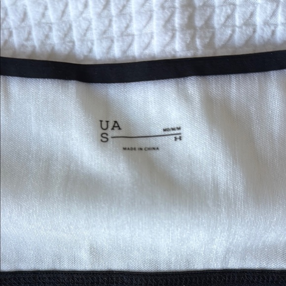 Under Armour Chic White and Black Textured Top - Picture 2 of 3